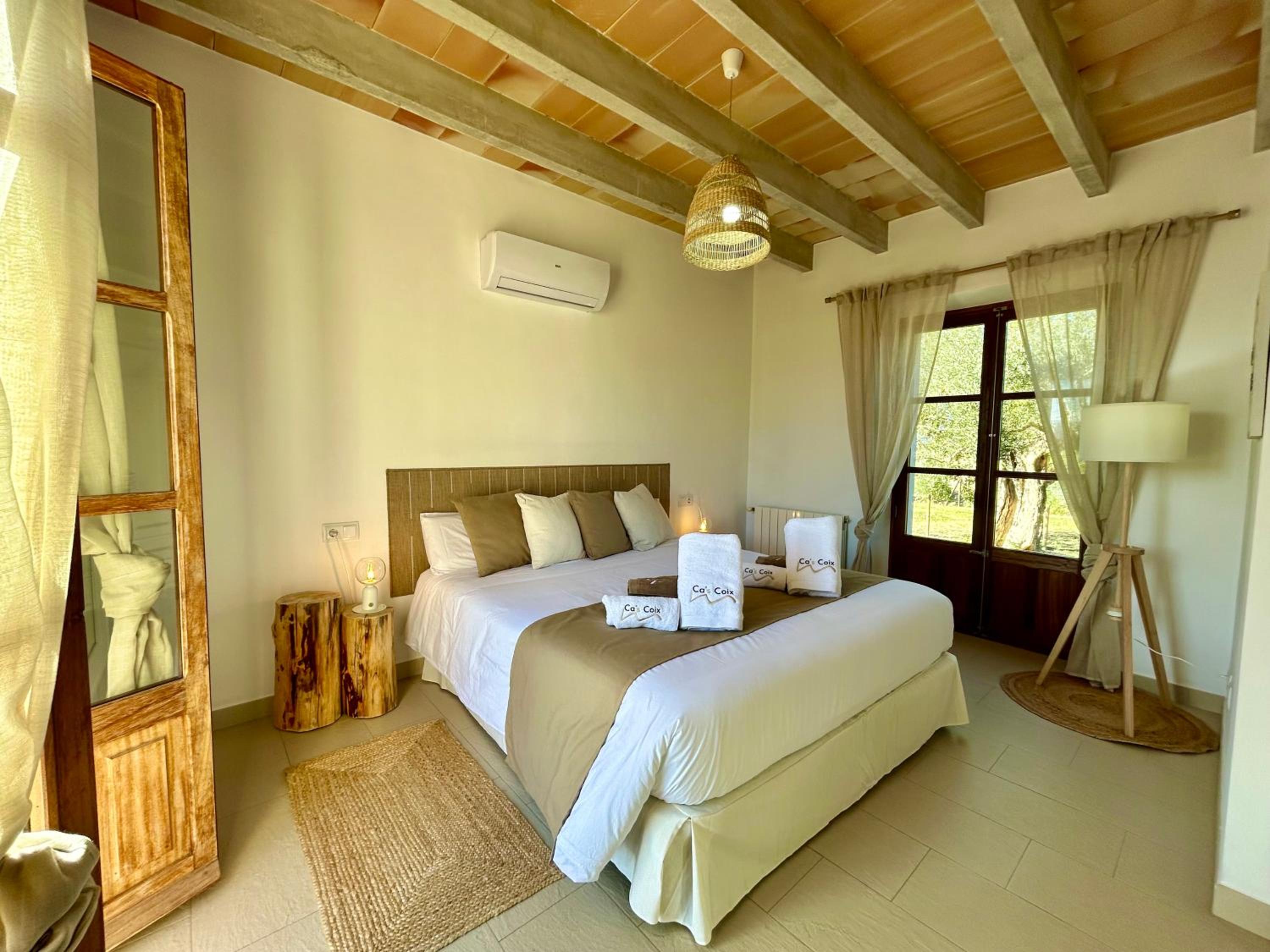 Cas Coix Jacuzzi, gym & pool view 3