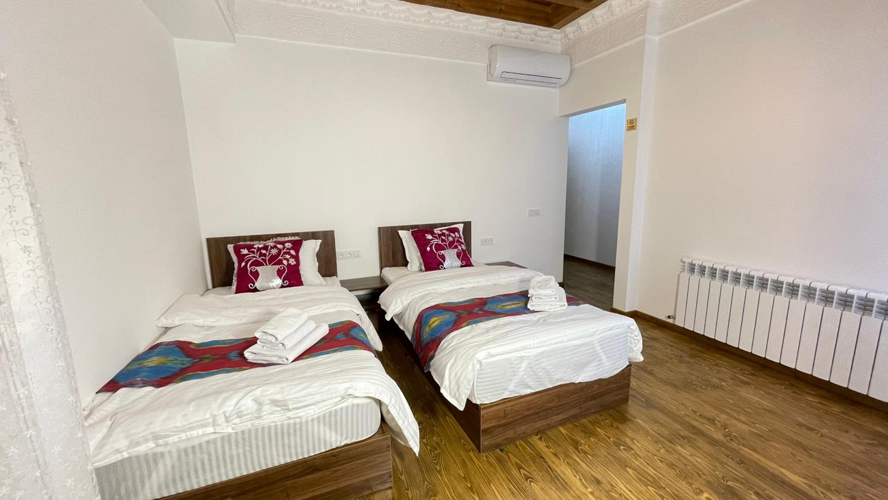 Mahbubakhon Guest house in old city view 4