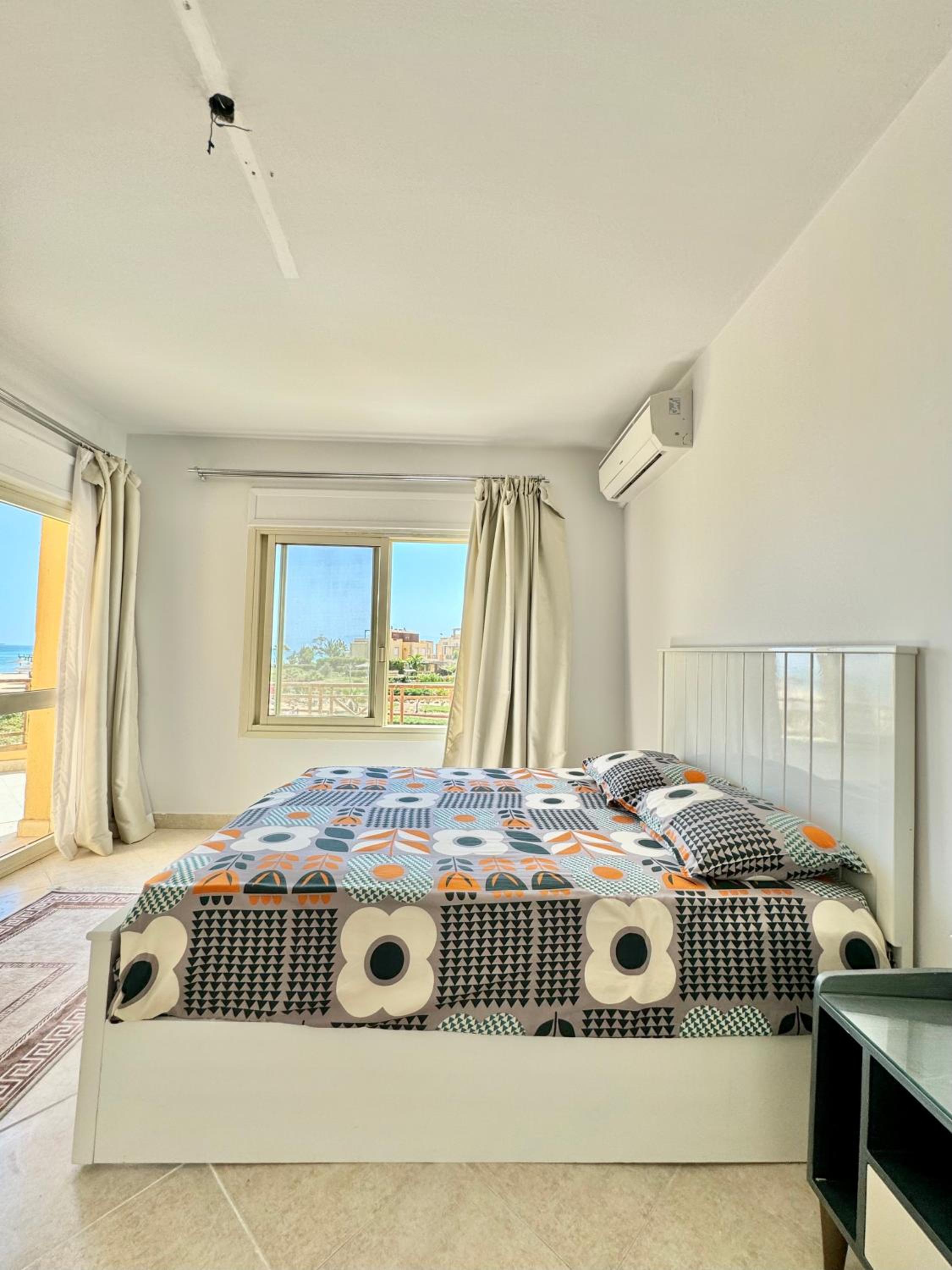 Ain Sokhna Vacations - 5-BRS Beachfront Standalone villa - Ein bay - Property Image 12