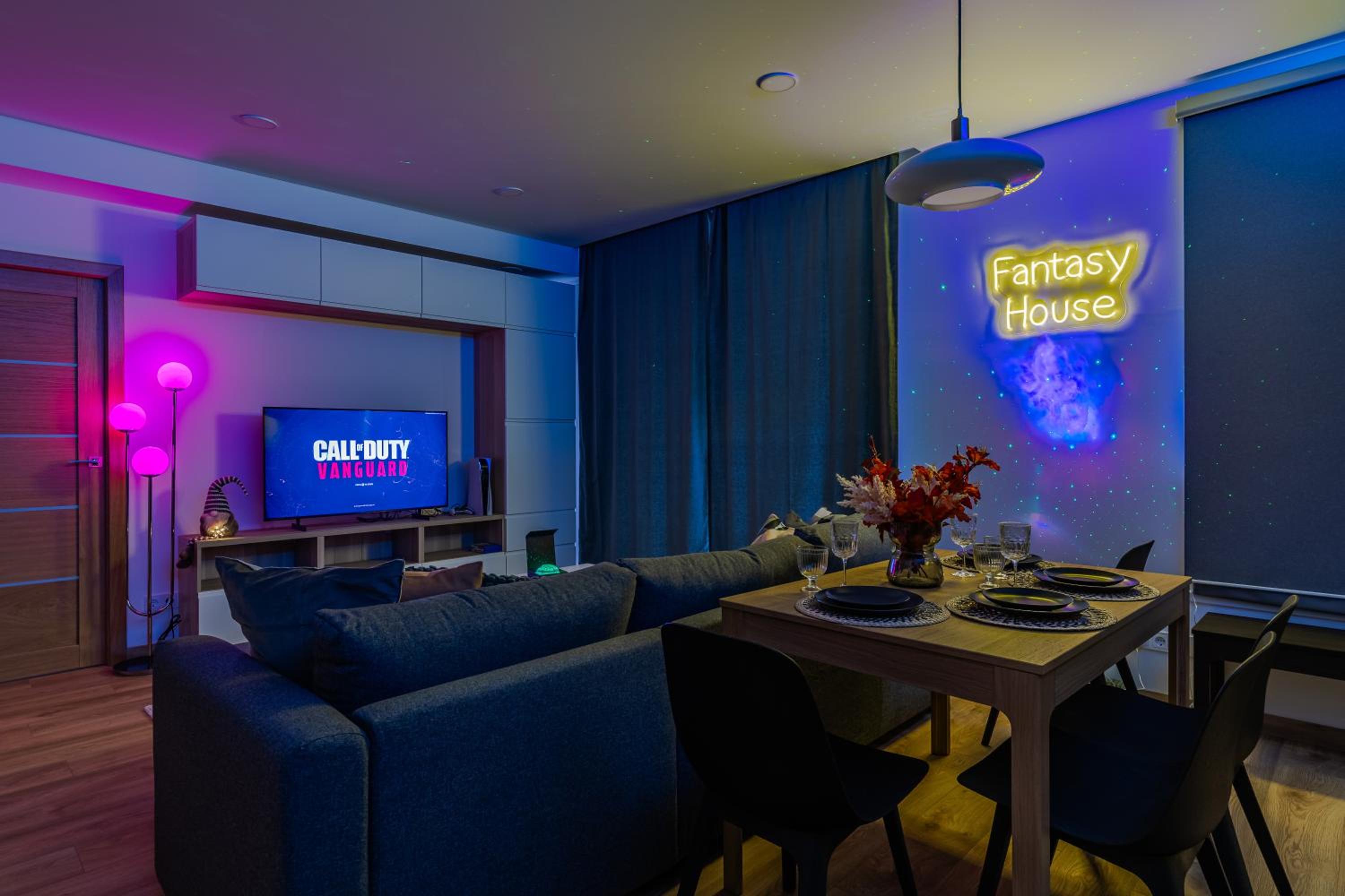 Fantasy House, cozzy apartmens, free parking, long stays welcome view 5