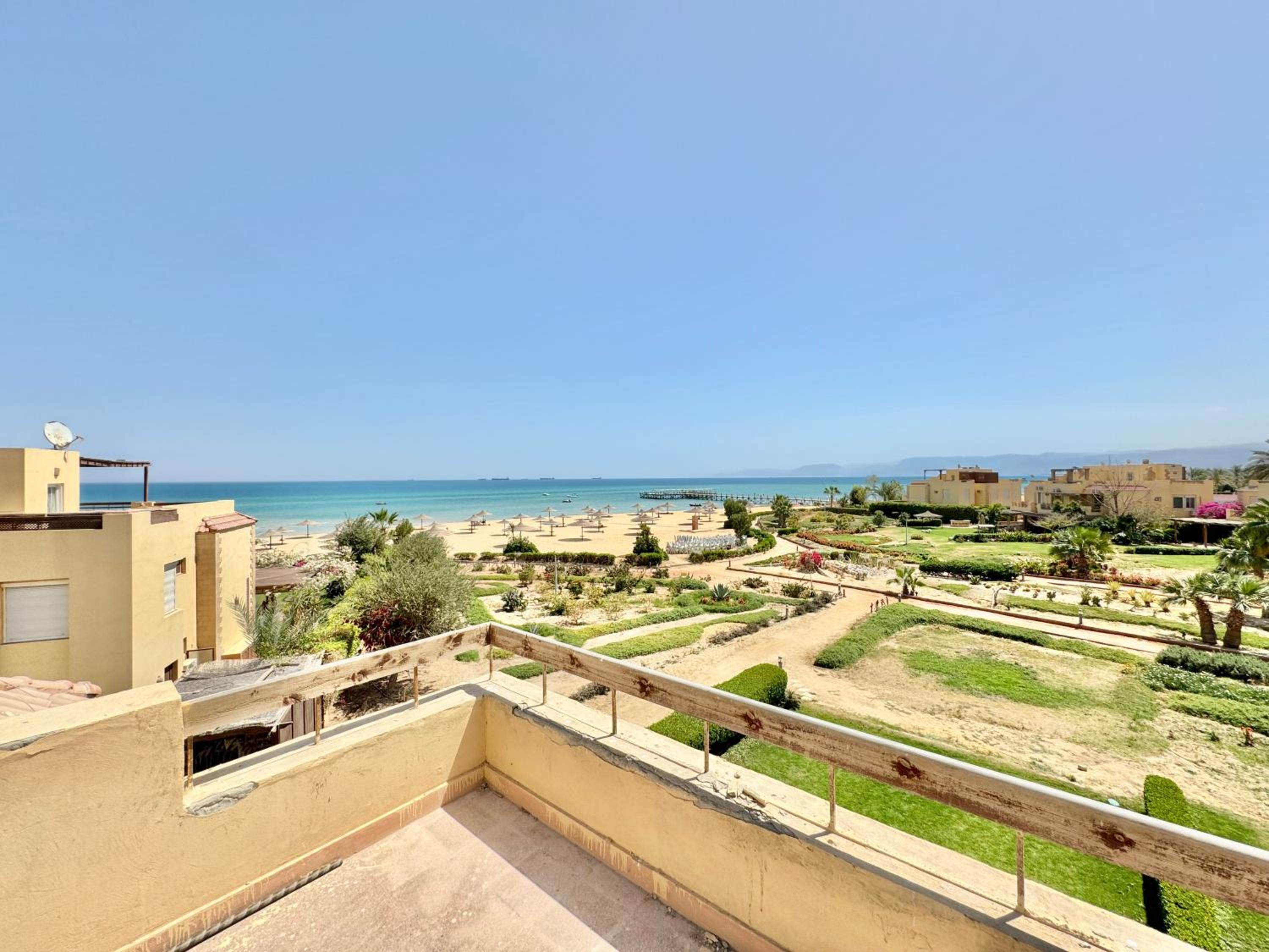 Ain Sokhna Vacations - 5-BRS Beachfront Standalone villa - Ein bay - Property Image 2