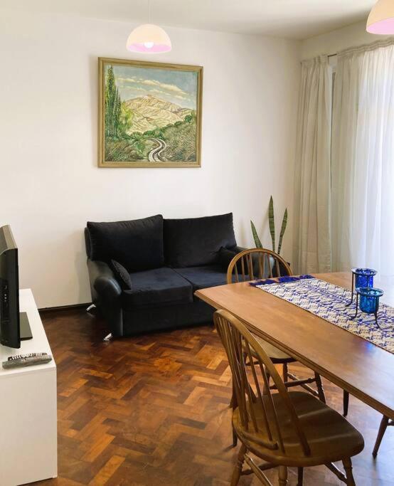 Departamento sobre Av Pellegrini