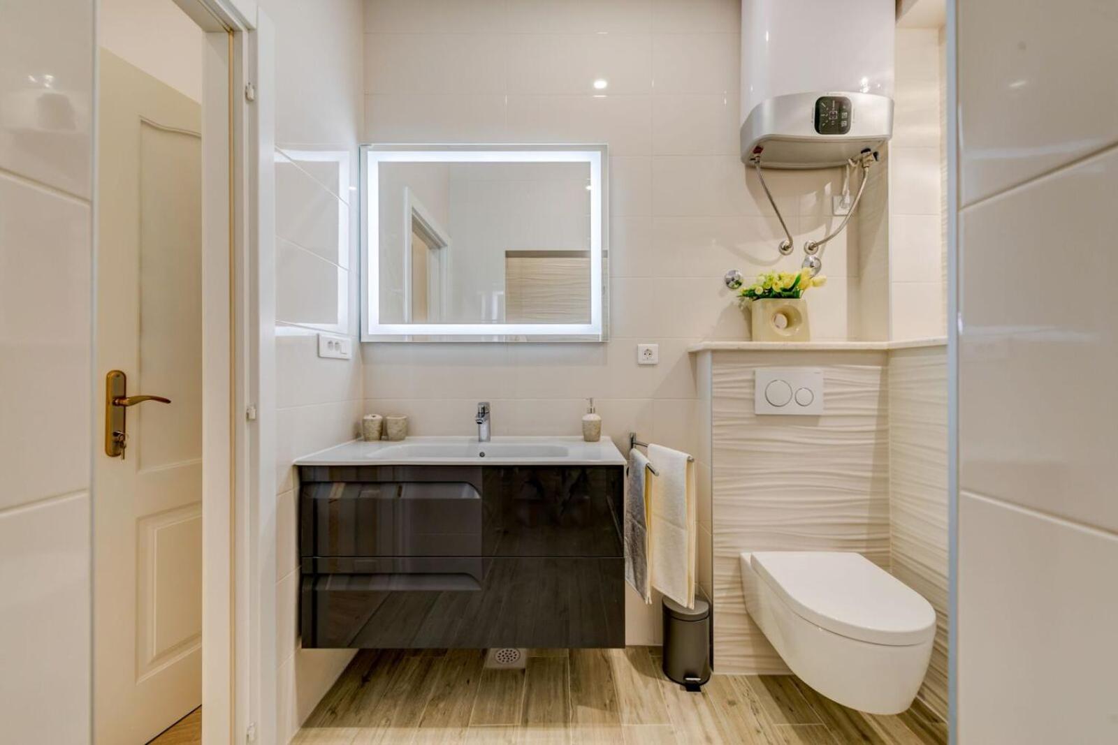 Royal Theatre Apartment en Split — bathroom