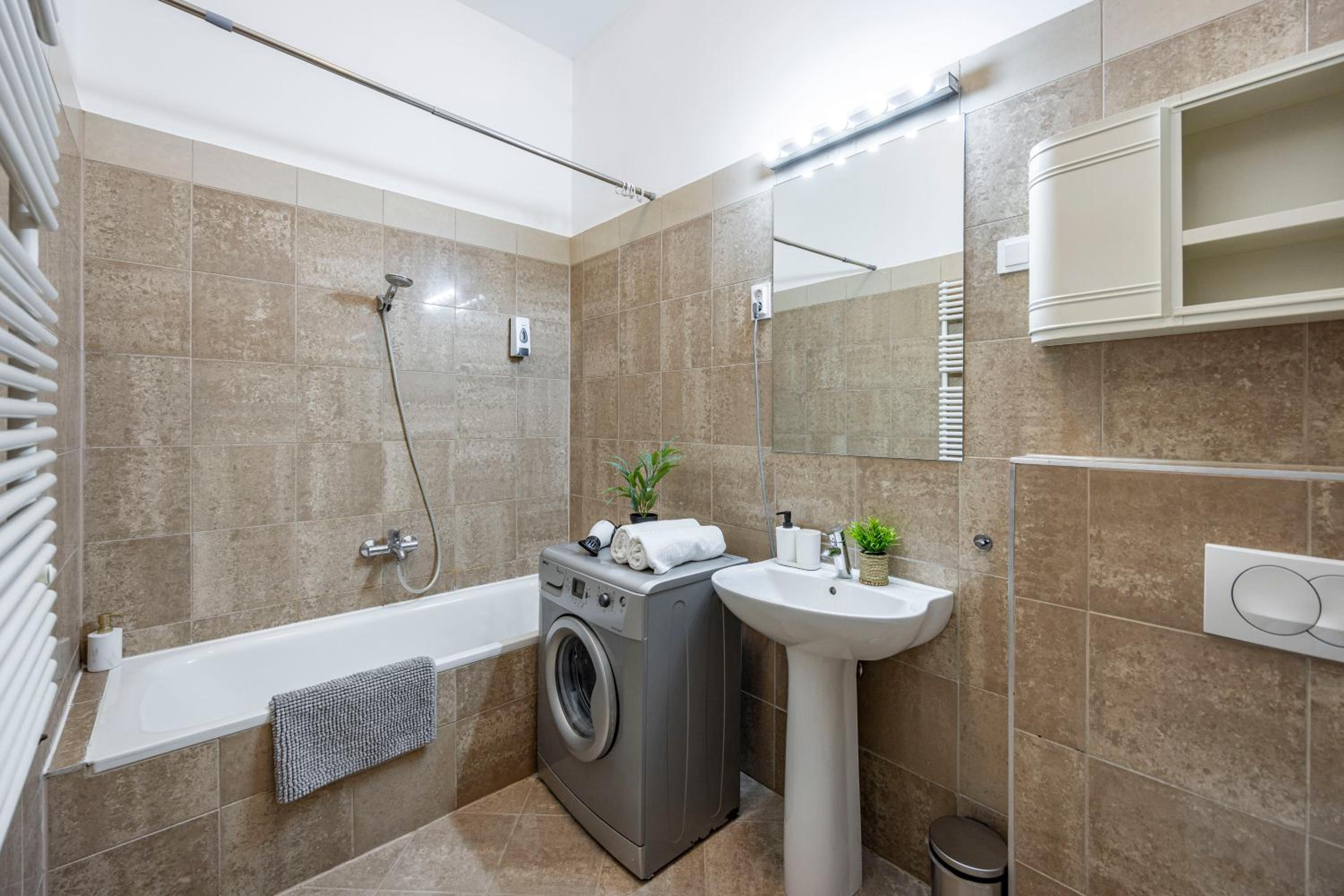 Central Deluxe Gozsdu Court Apartment view 4