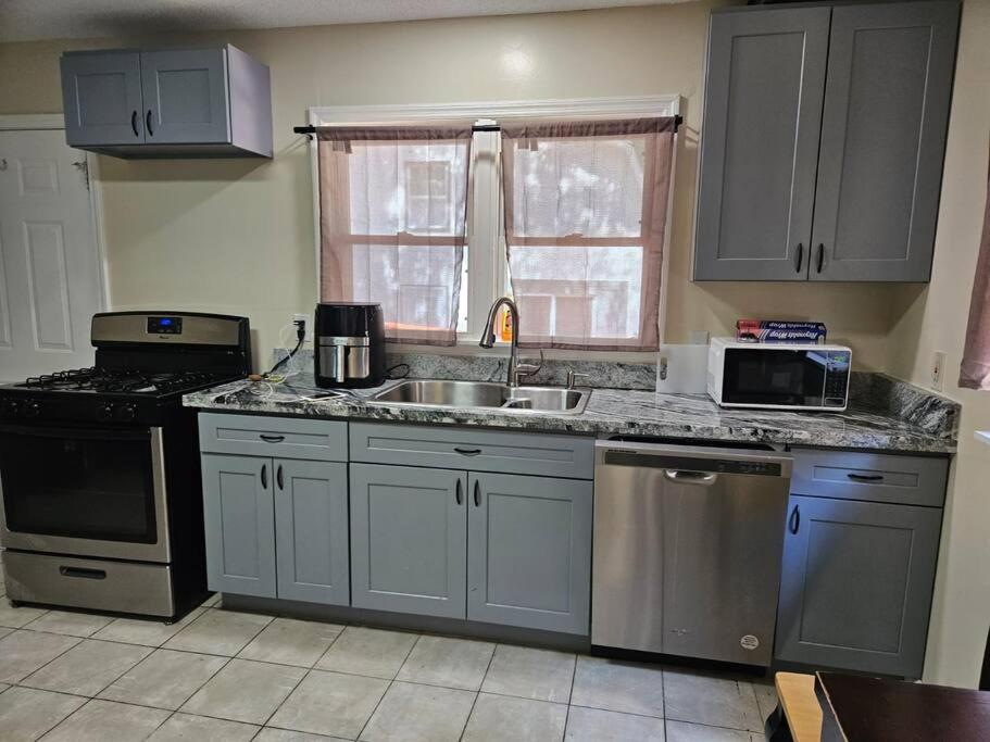Chic Midtown 6BR Main house and 3BR Cottage view 3