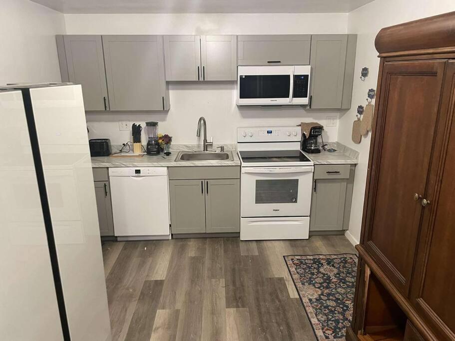 Chic Midtown 6BR Main house and 3BR Cottage view 4