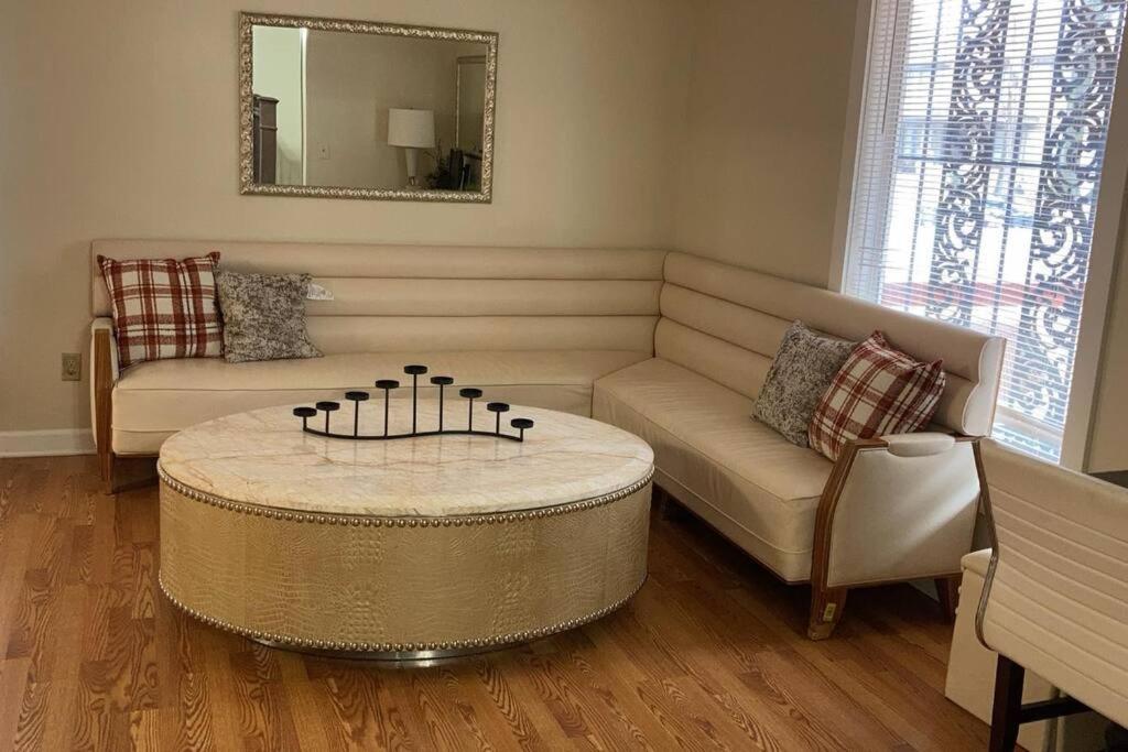 Chic Midtown 6BR Main house and 3BR Cottage view 2