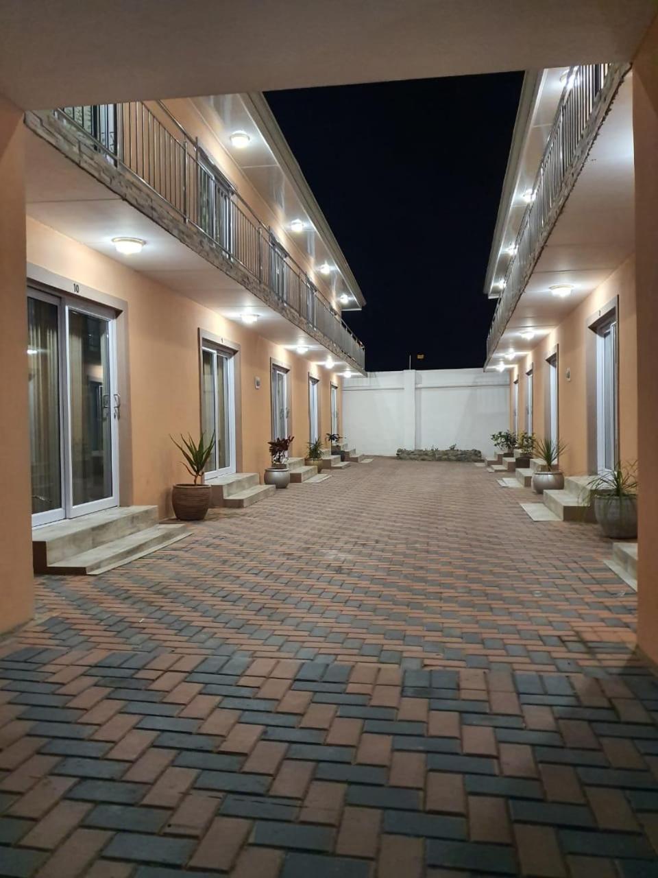 Hotel Grandview adventure and guesthouse - Image 1