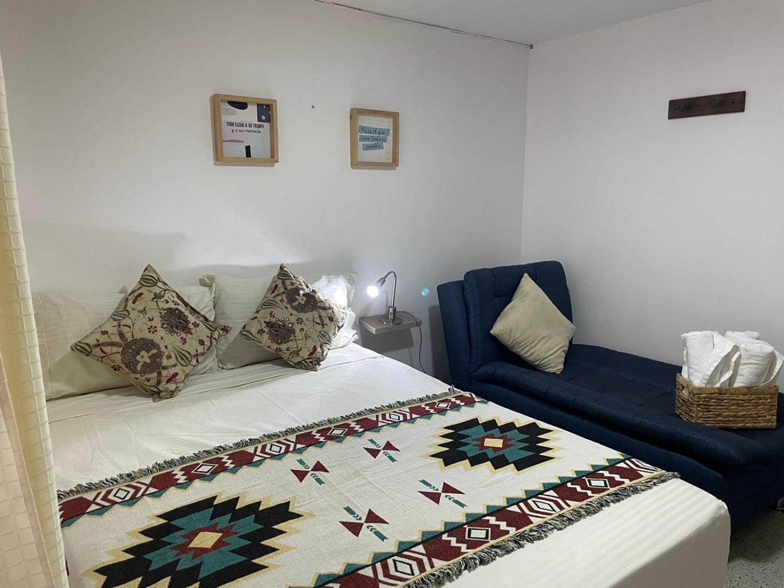 loft cerca a laureles, WIFI, cerca metro y GUARDA EQUIPAJE GRATIS!!