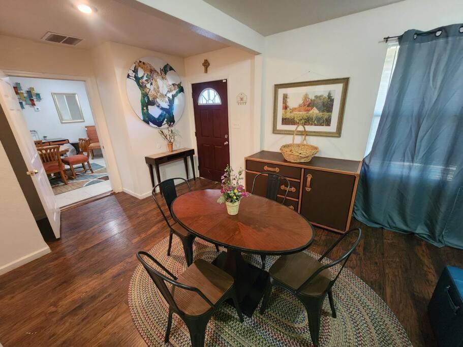 Large 4BRHome Near Zoo, Downtown, Beale Street view 3