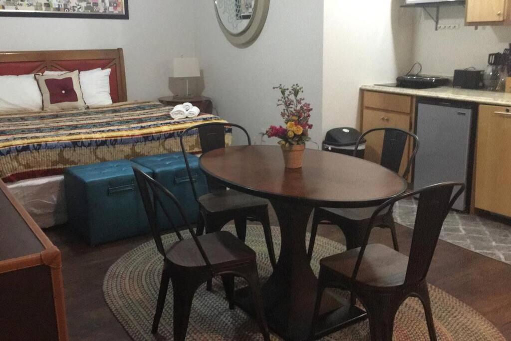 Large 4BRHome Near Zoo, Downtown, Beale Street view 5