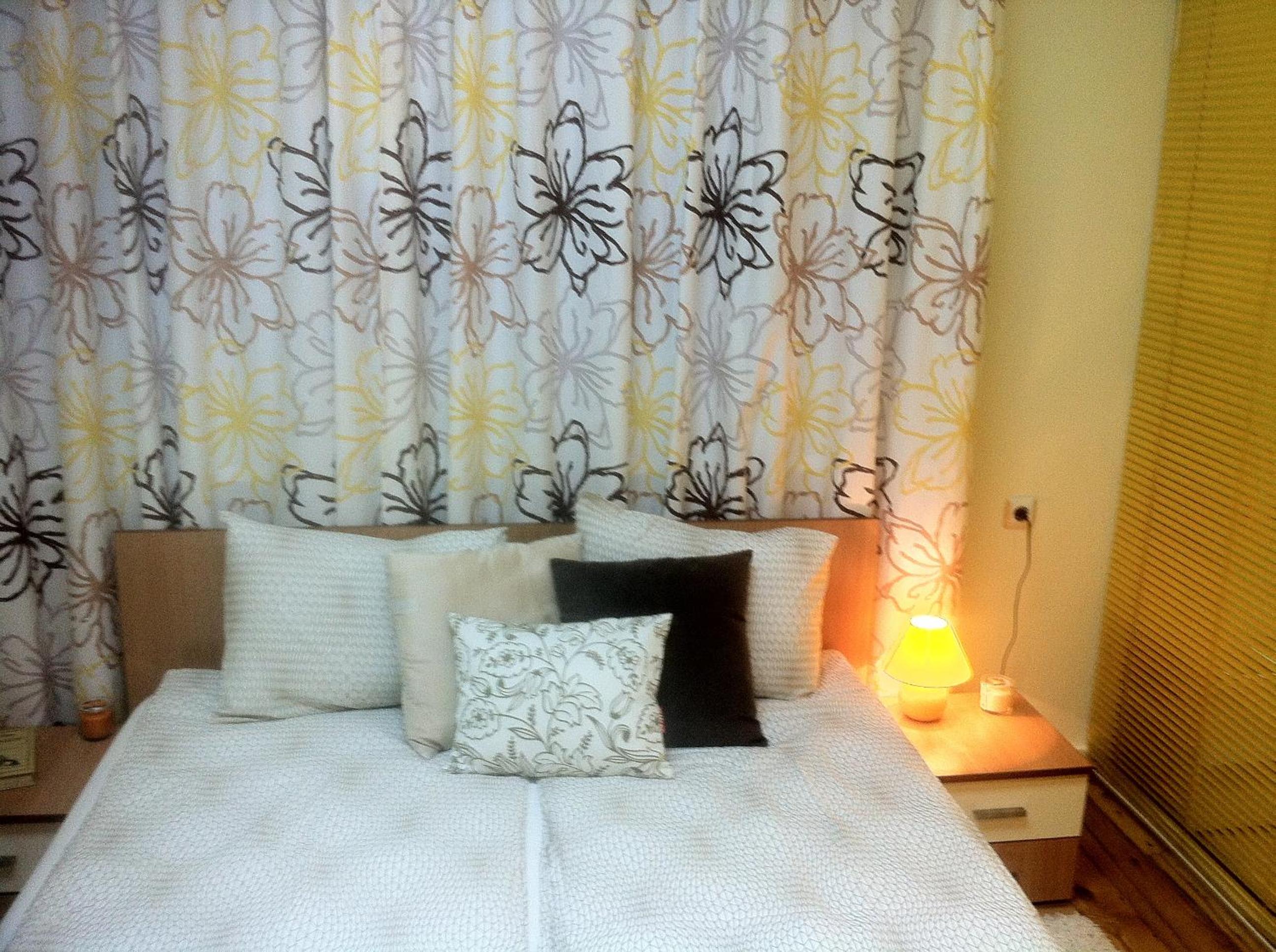 Gogol 2BR Apartment view 3