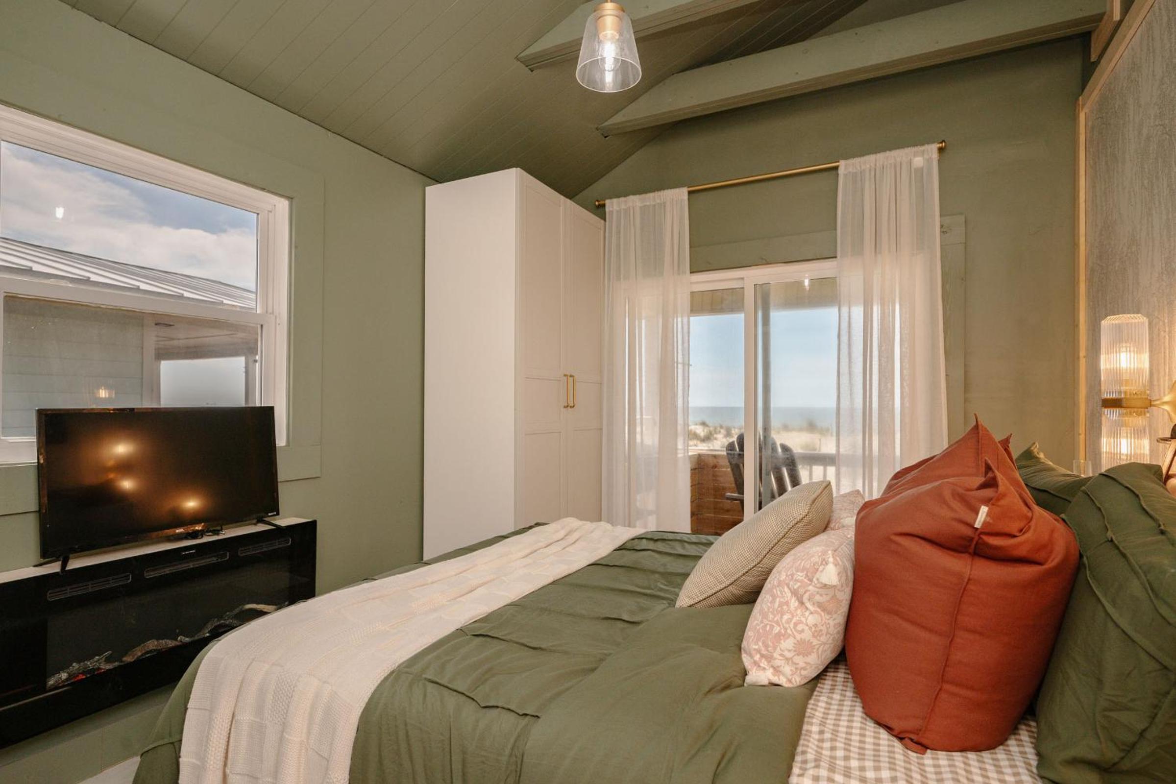A Summer Fling by Oak Island Accommodations view 5