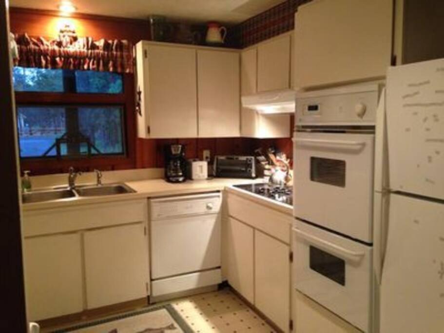 Mt Bachelor Deschutes River Cozy Cabin view 3