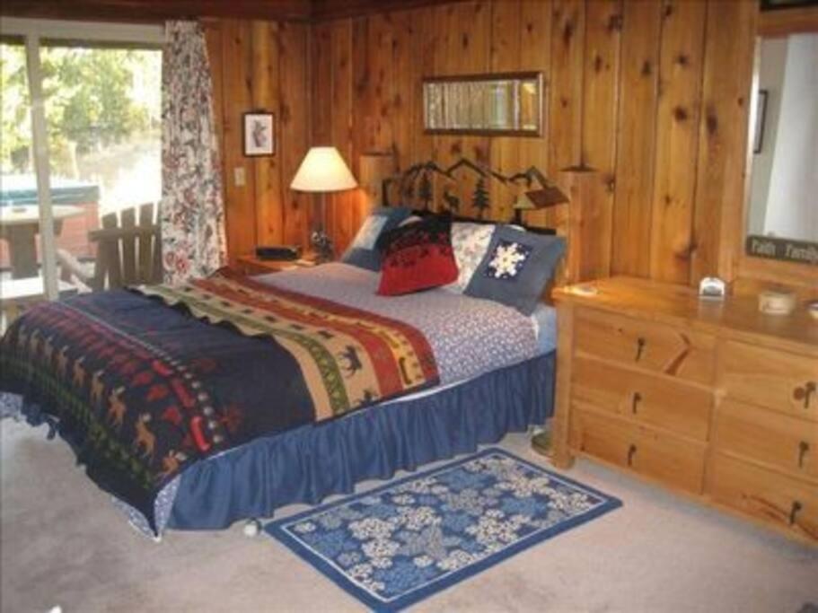 Mt Bachelor Deschutes River Cozy Cabin view 4