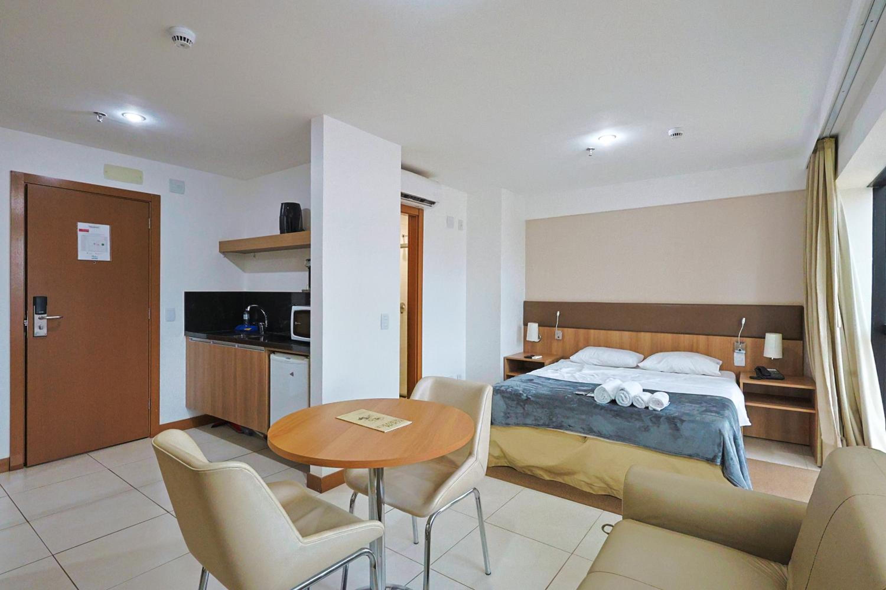 Alugueasy - Hotel Athos Bulcão