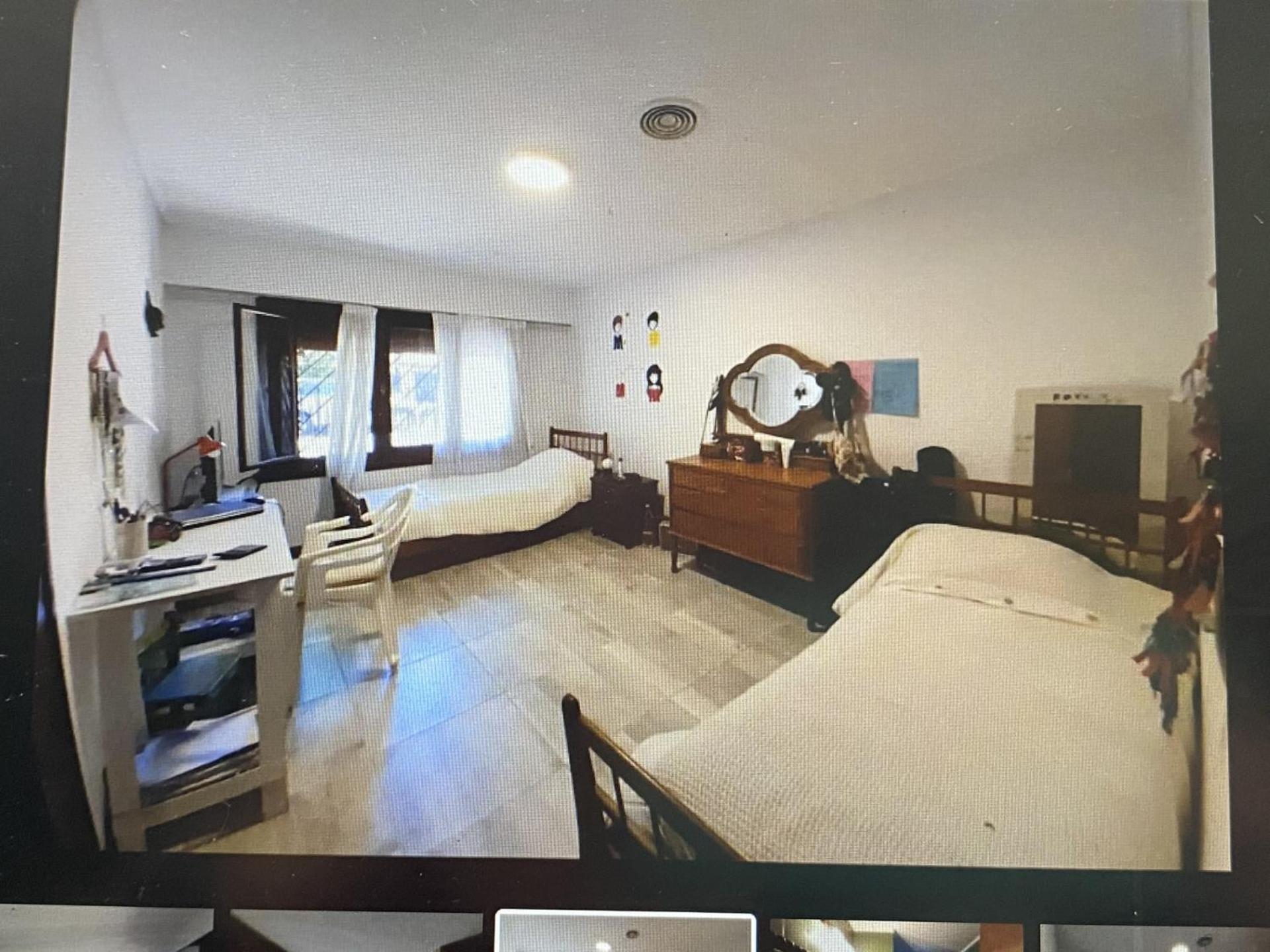 Casa de una planta en barrio residencial Las Lomas de San Isidro
