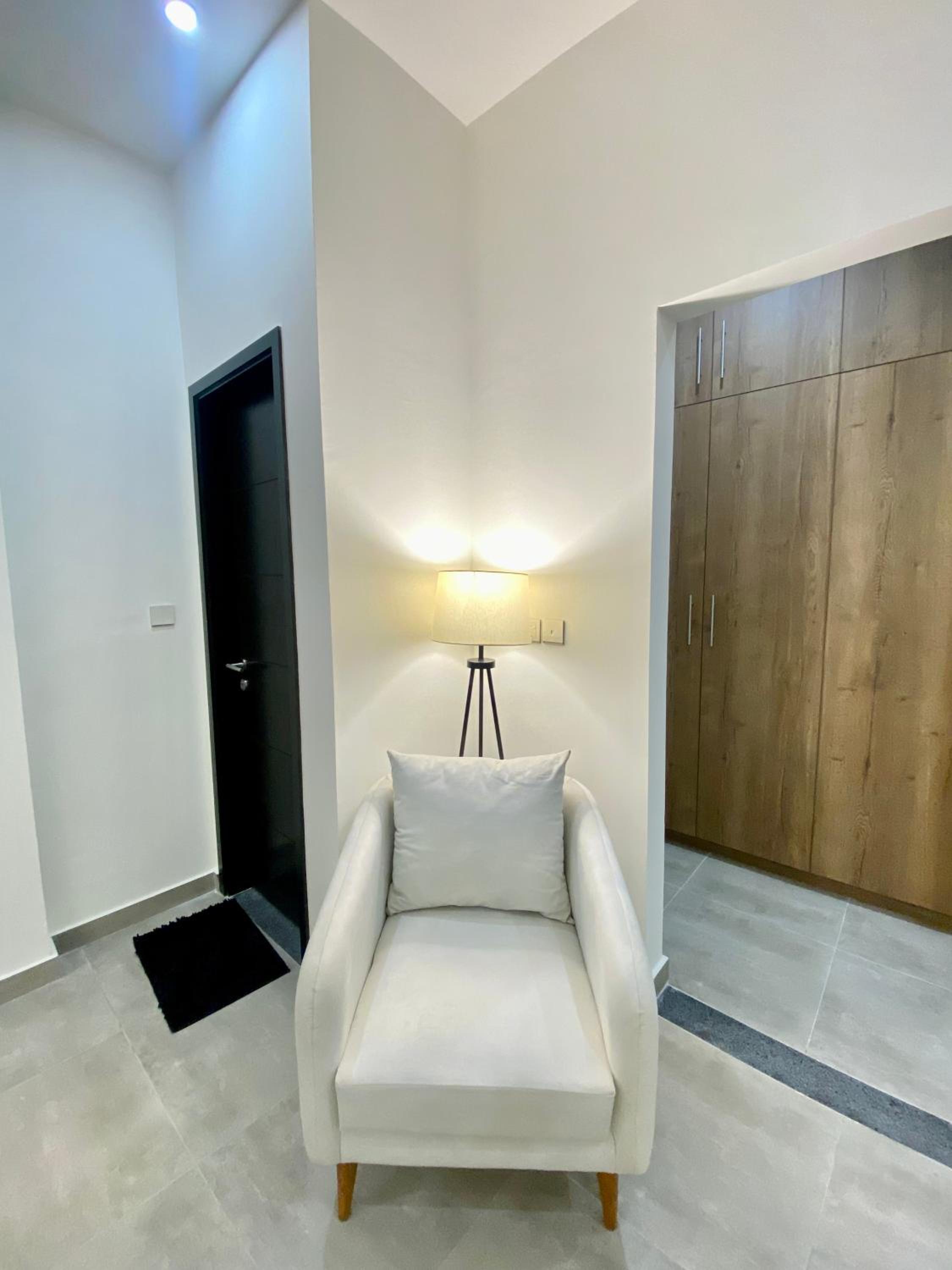 Skypark One Gulberg - Apartments by Superhost