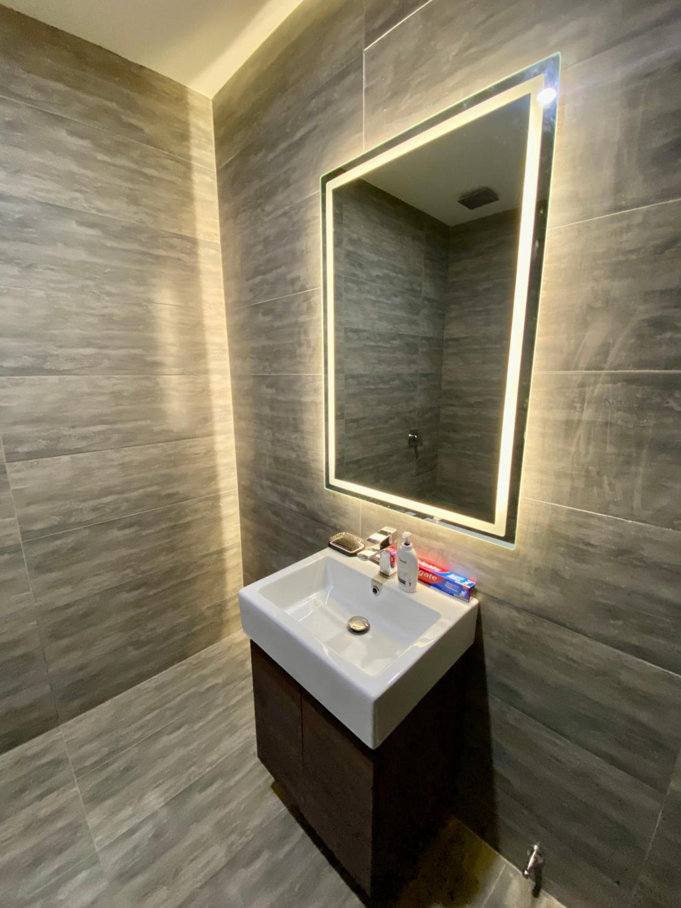 Skypark One Gulberg - Apartments by Superhost