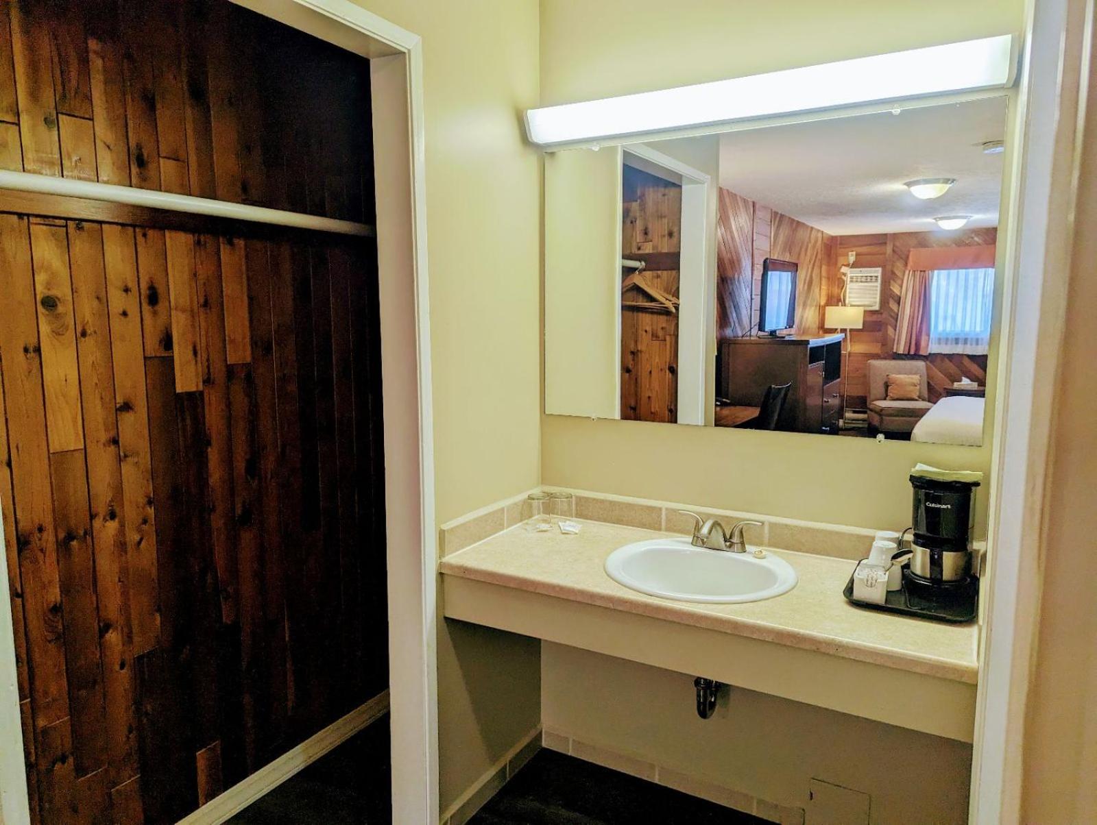 Alpine Inn & Suites