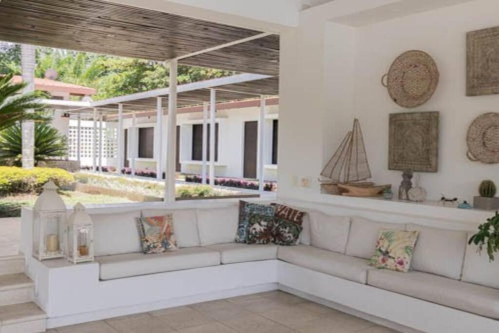 Balmoral House With Pool & Jacuzzi