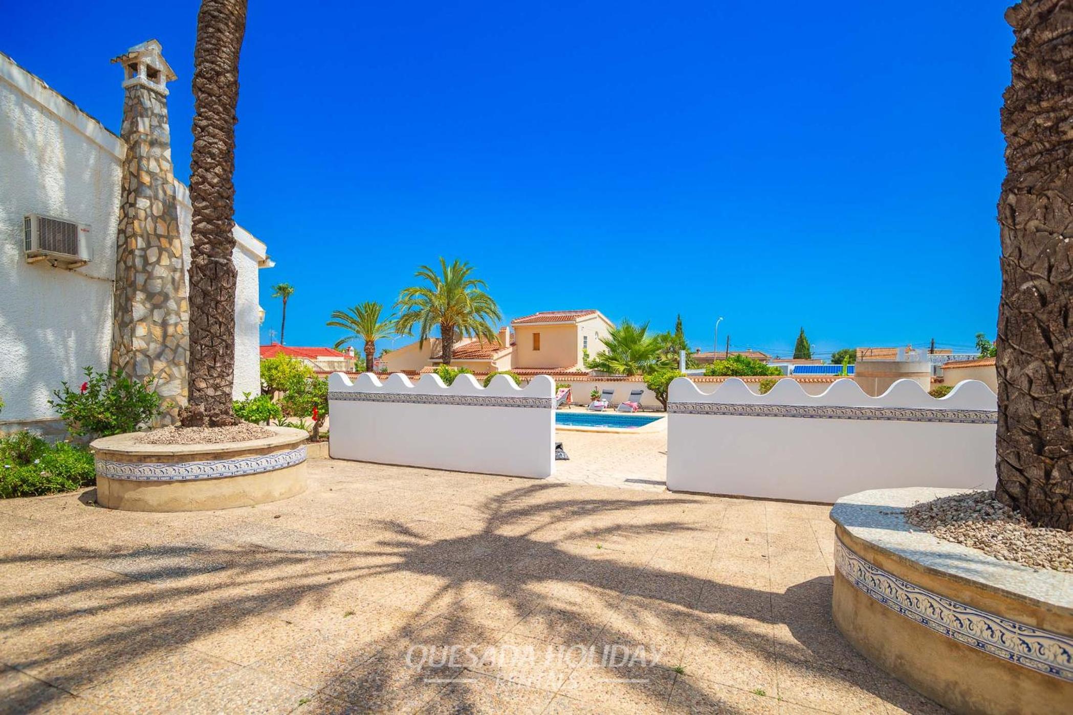 Villa Costa Azul Quesada center private pool