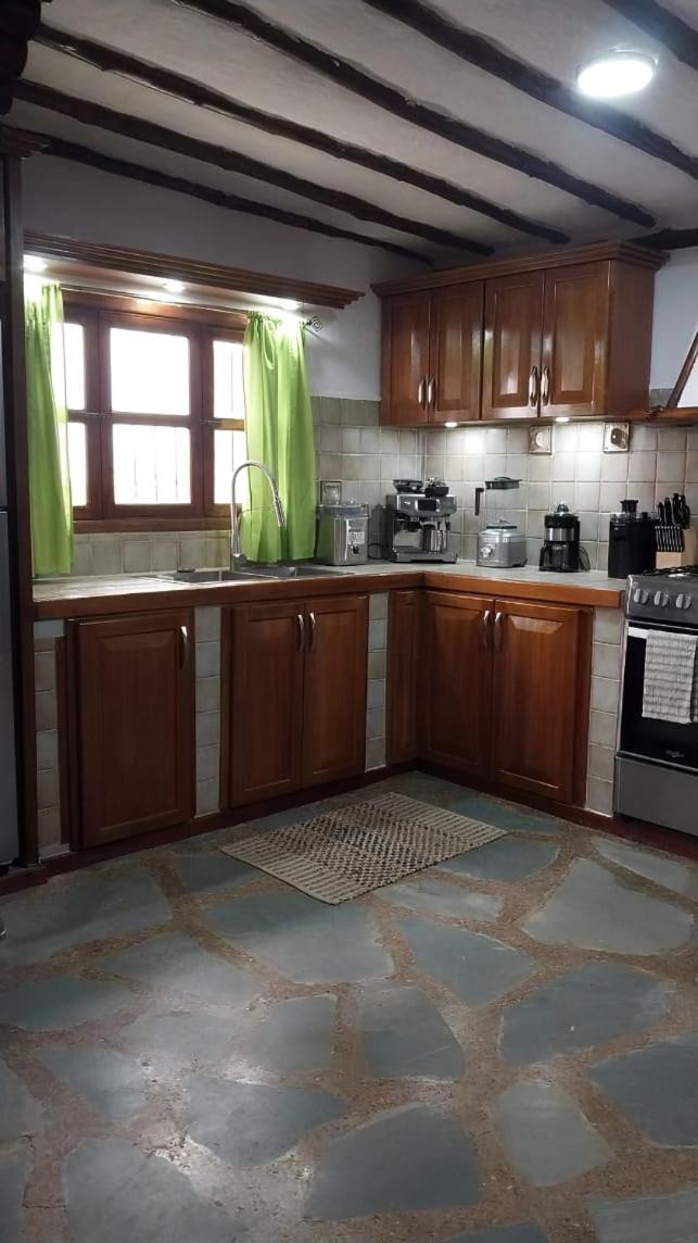 Acogedor Chalet con Piscina. view 5