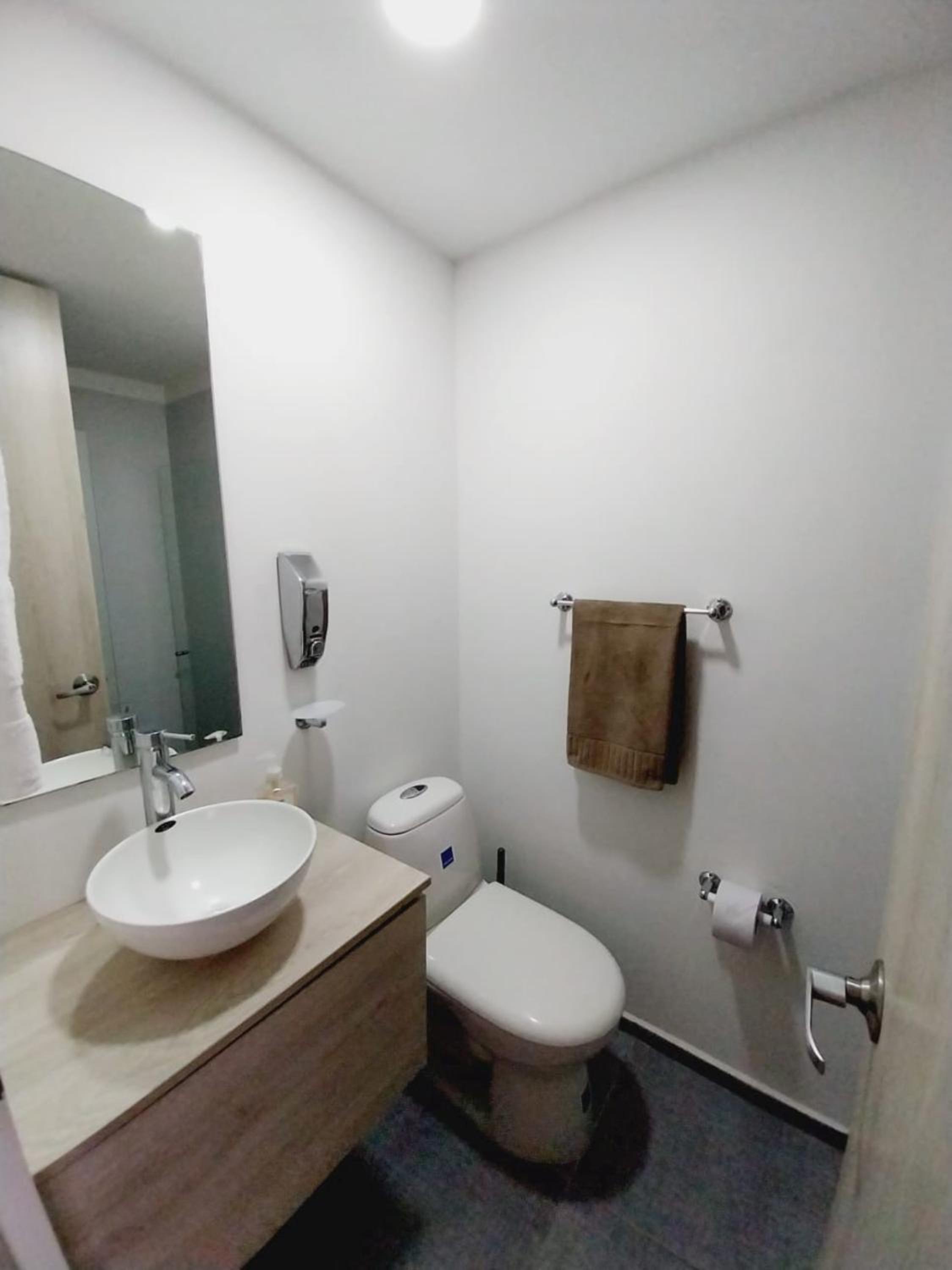 Entire Apartment Loft coffee- parking- WIFI 5G