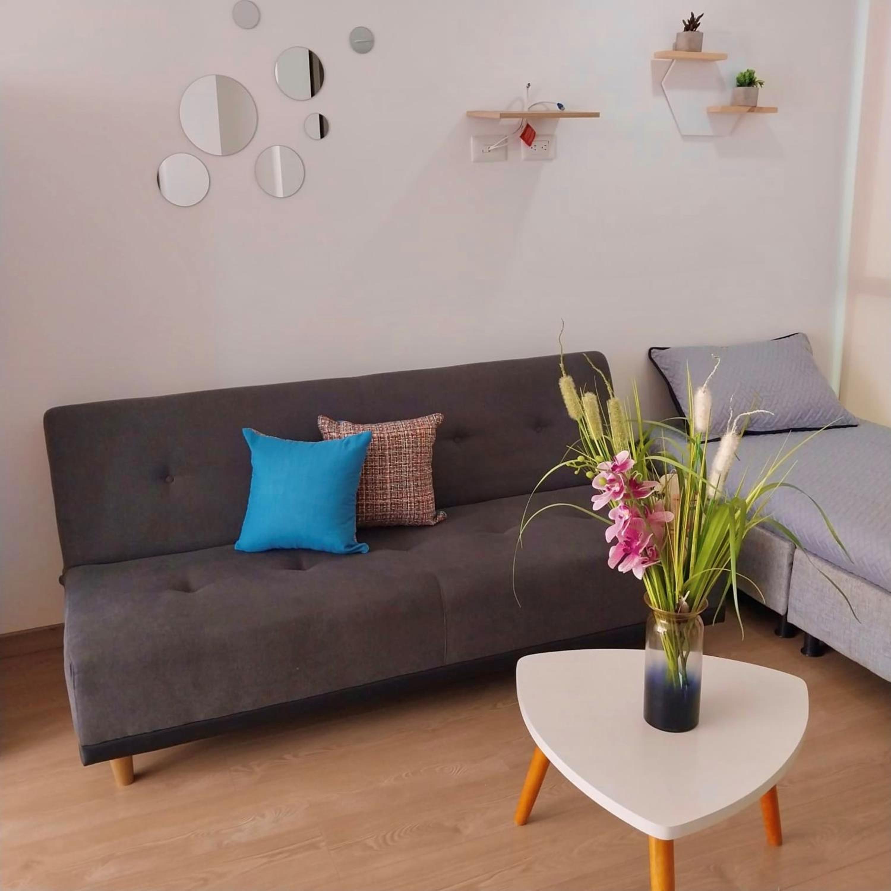 Entire Apartment Loft coffee- parking- WIFI 5G