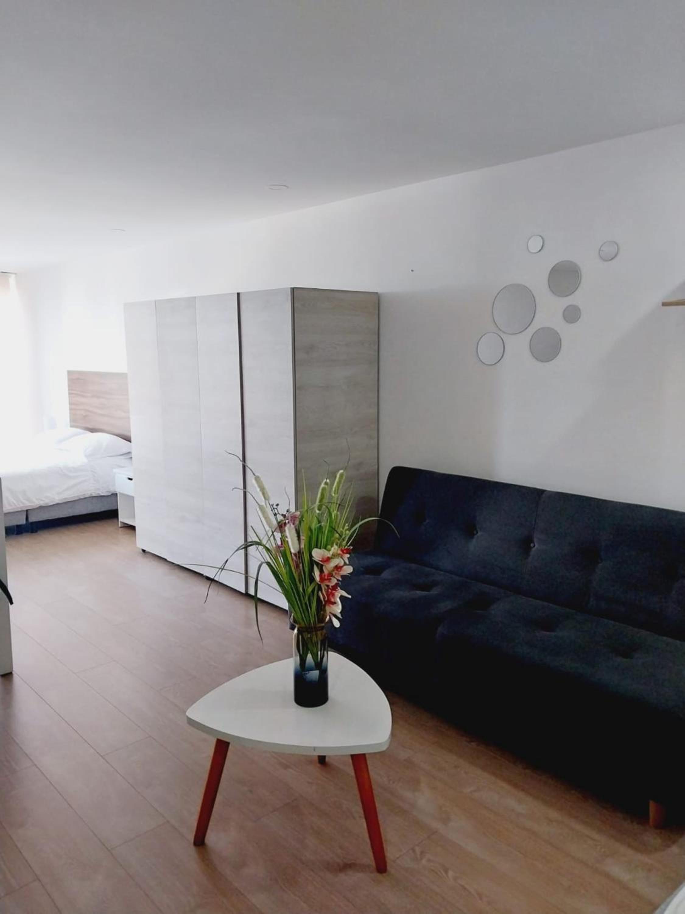 Entire Apartment Loft coffee- parking- WIFI 5G