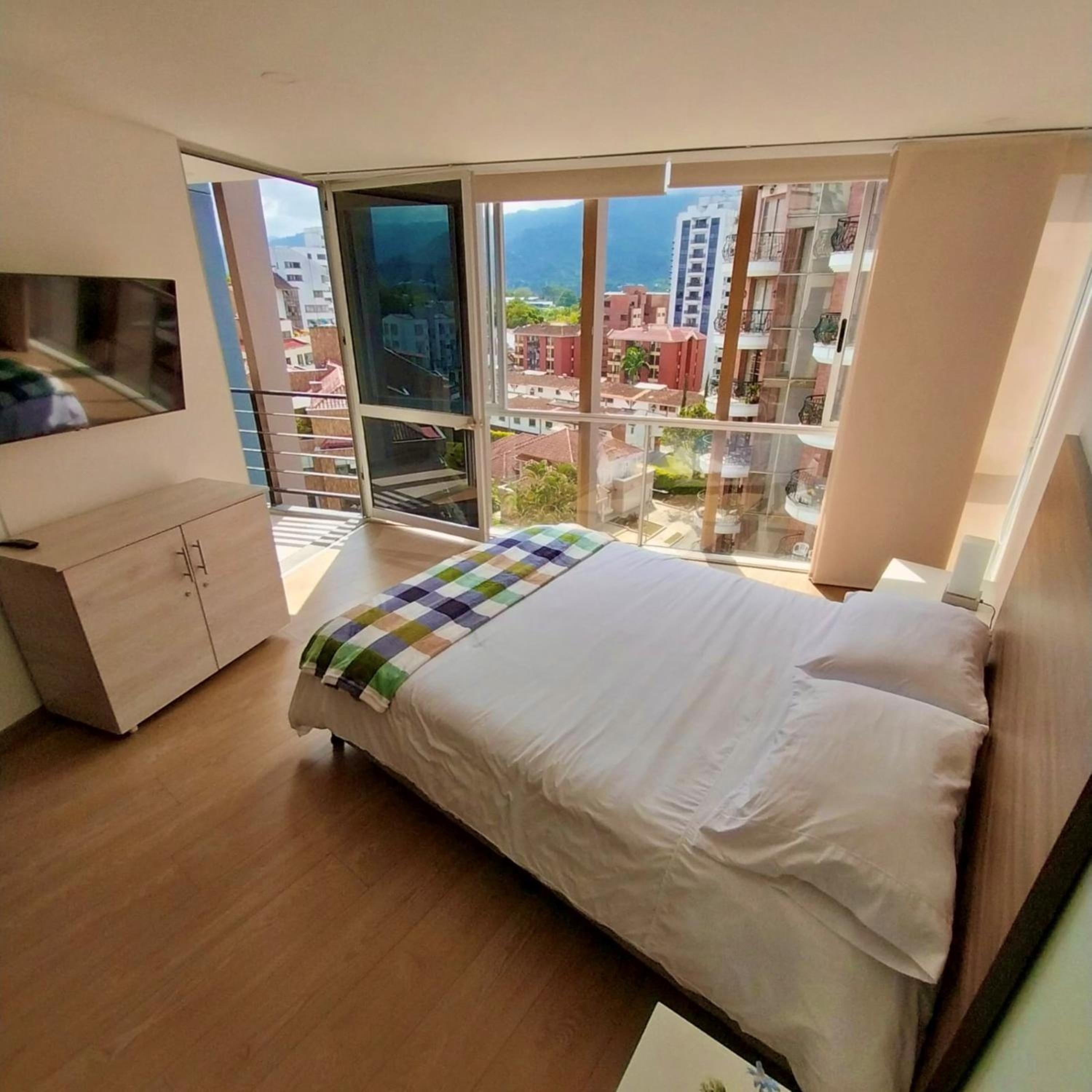 Entire Apartment Loft coffee- parking- WIFI 5G