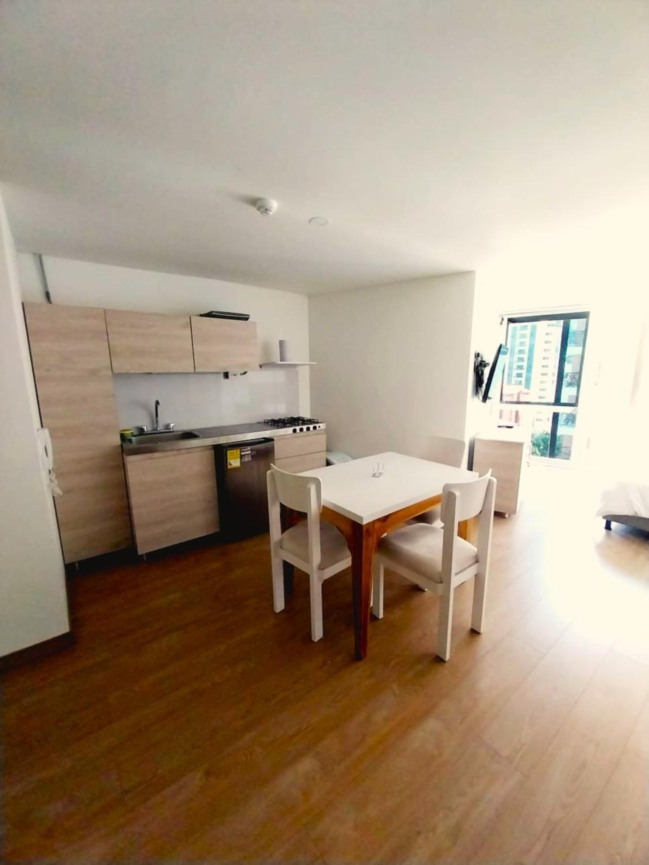Entire Apartment Loft coffee- parking- WIFI 5G