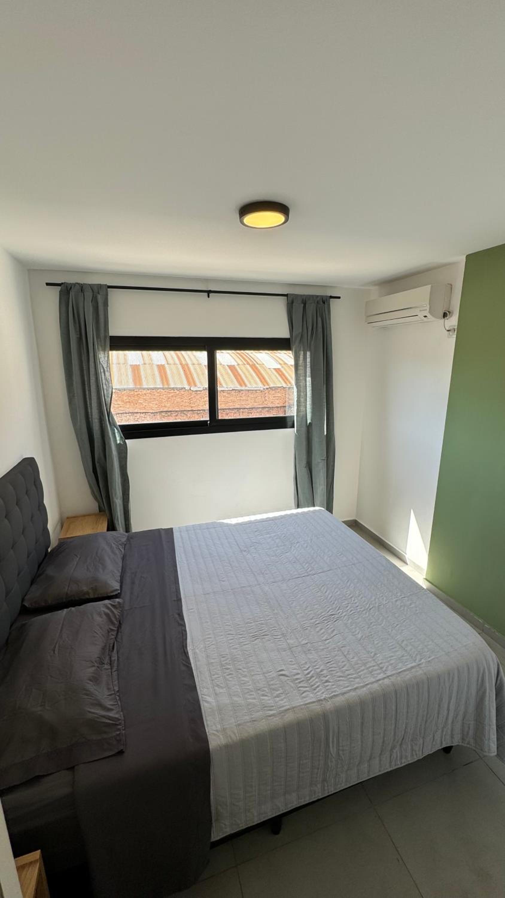 UN DORMITORIO, PILETA Y ASADORES EN TERRAZA NUEVA CÓRDOBa