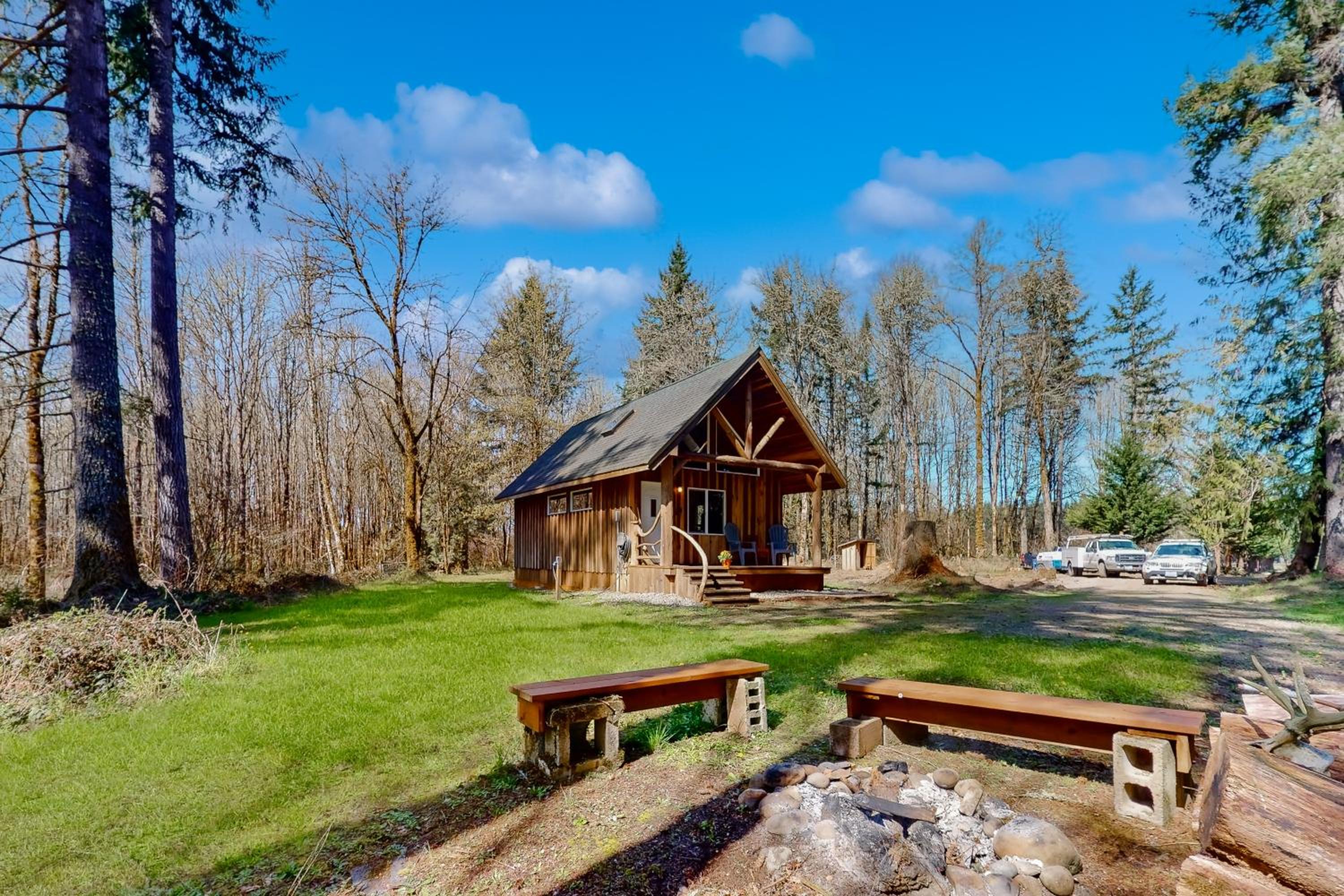 1 BR Dog-Friendly Home with Fire Pit, Near Creek