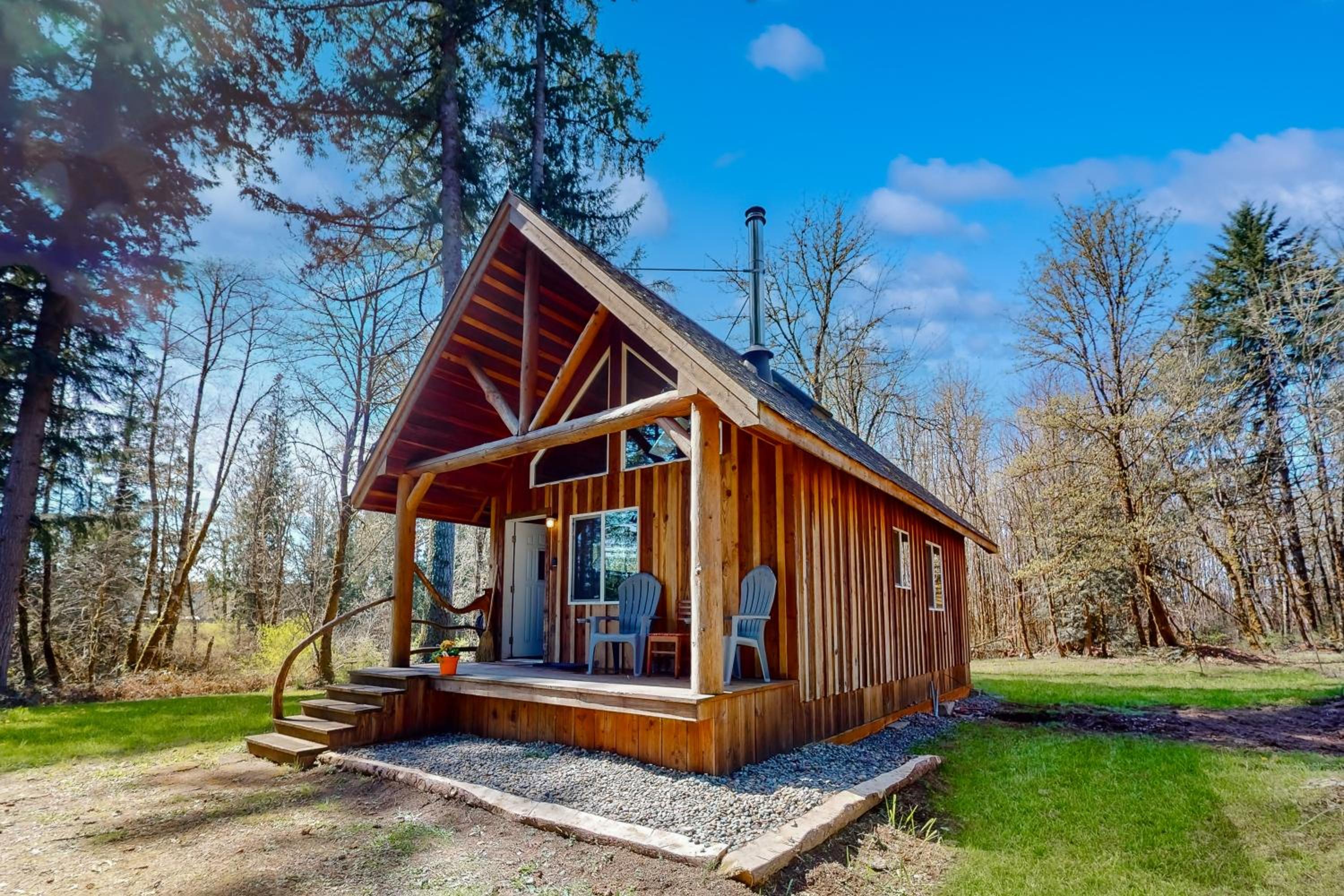 1 BR Dog-Friendly Home with Fire Pit, Near Creek