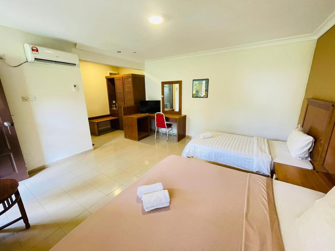 Rompin Beach Resorts photo 4