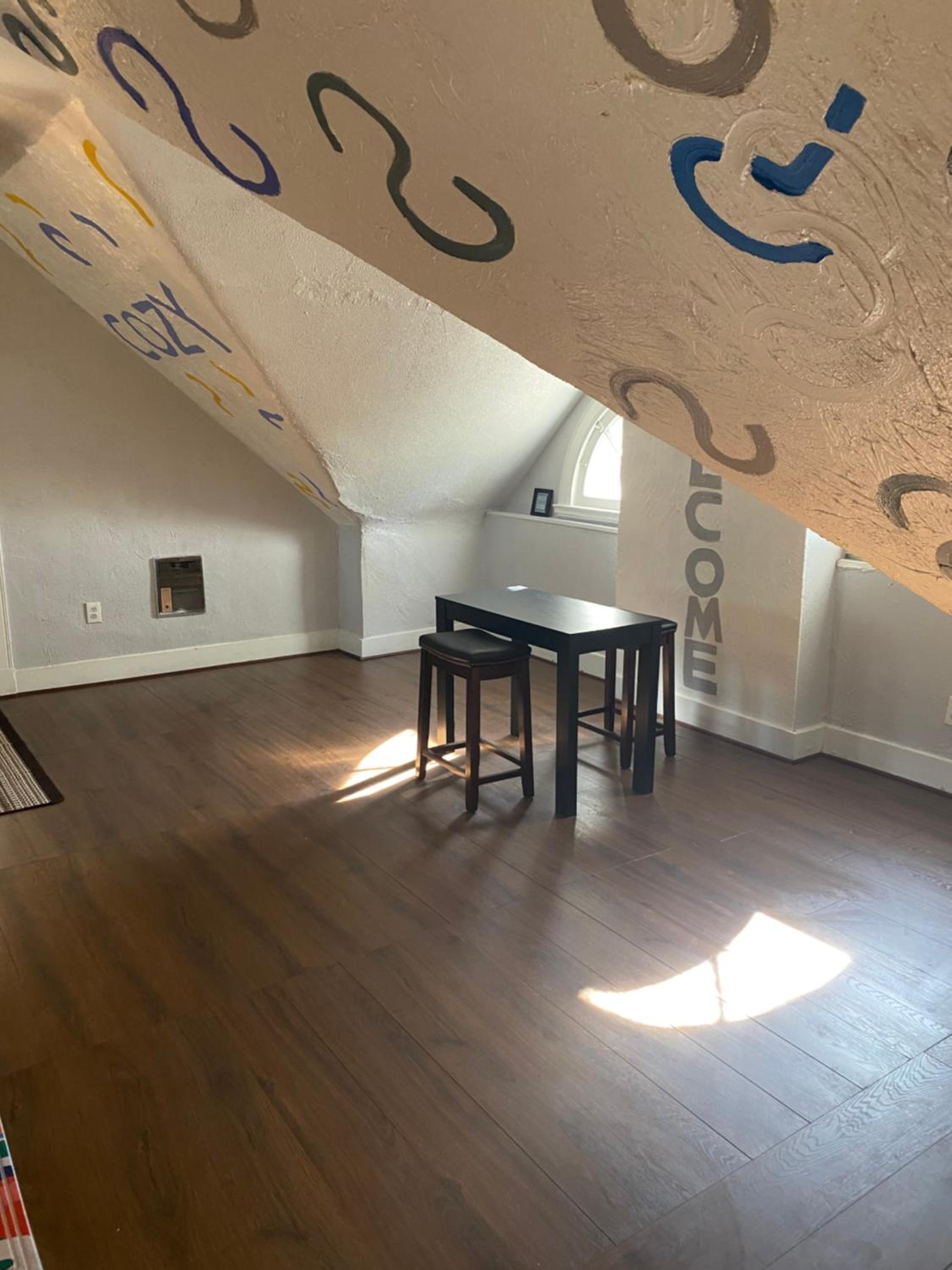 Awesome Attic studio3B private room /shared apt