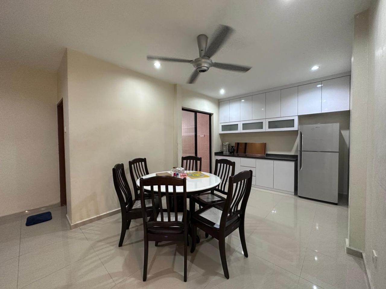 Desa Tebrau 1 Near IKEA Toppen PeiKin Long Sing HeLiXuan Restaurant