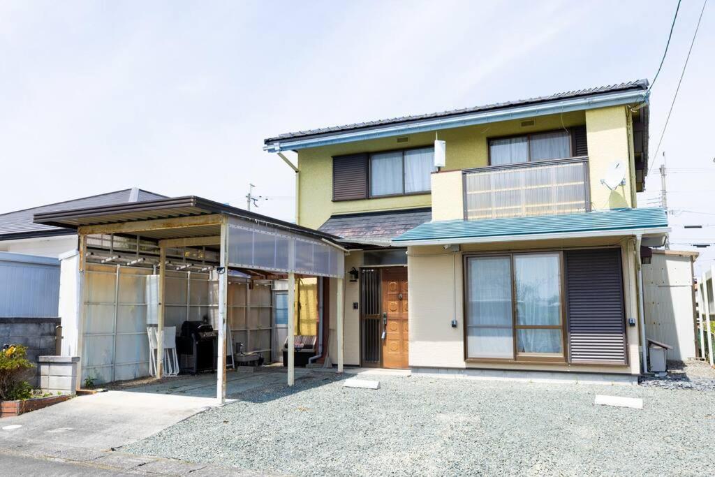 Shiga Lakeside House in Hamabun
