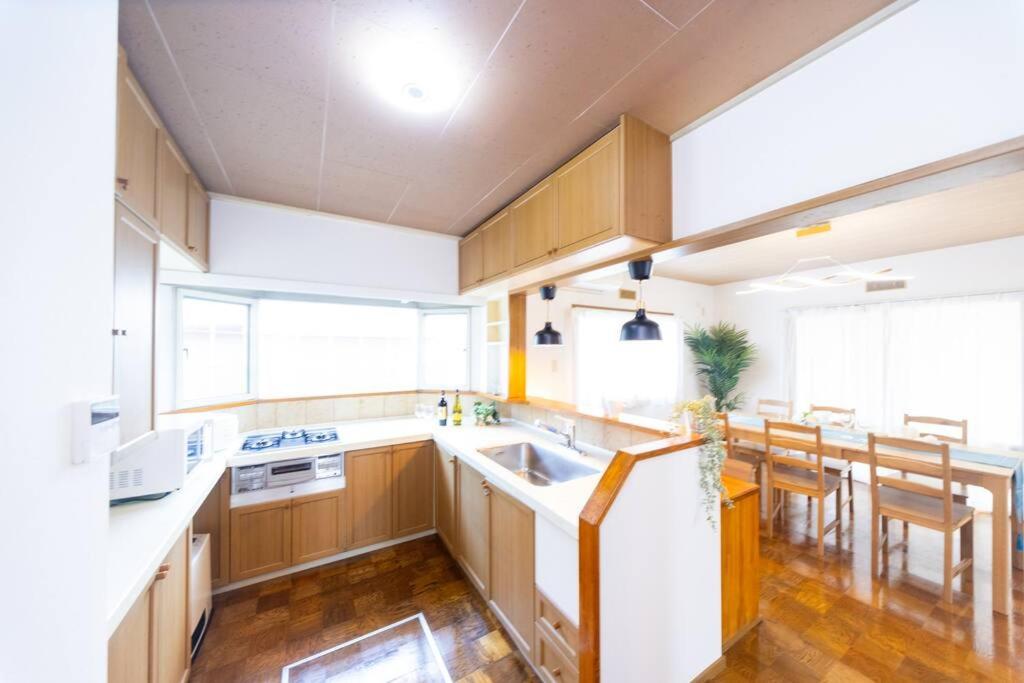 Shiga Lakeside House in Hamabun