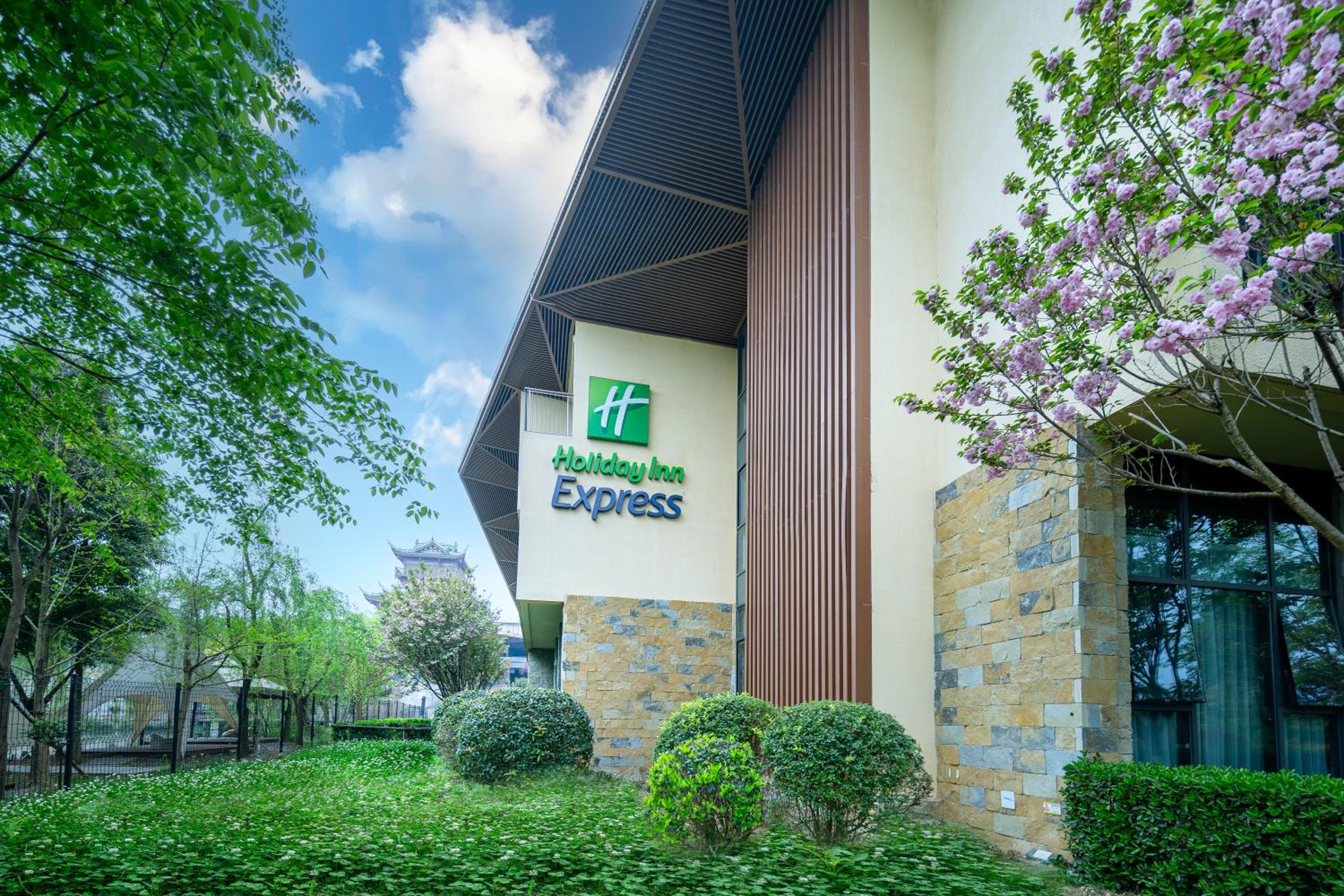 Holiday Inn Express Emei Mountain by IHG