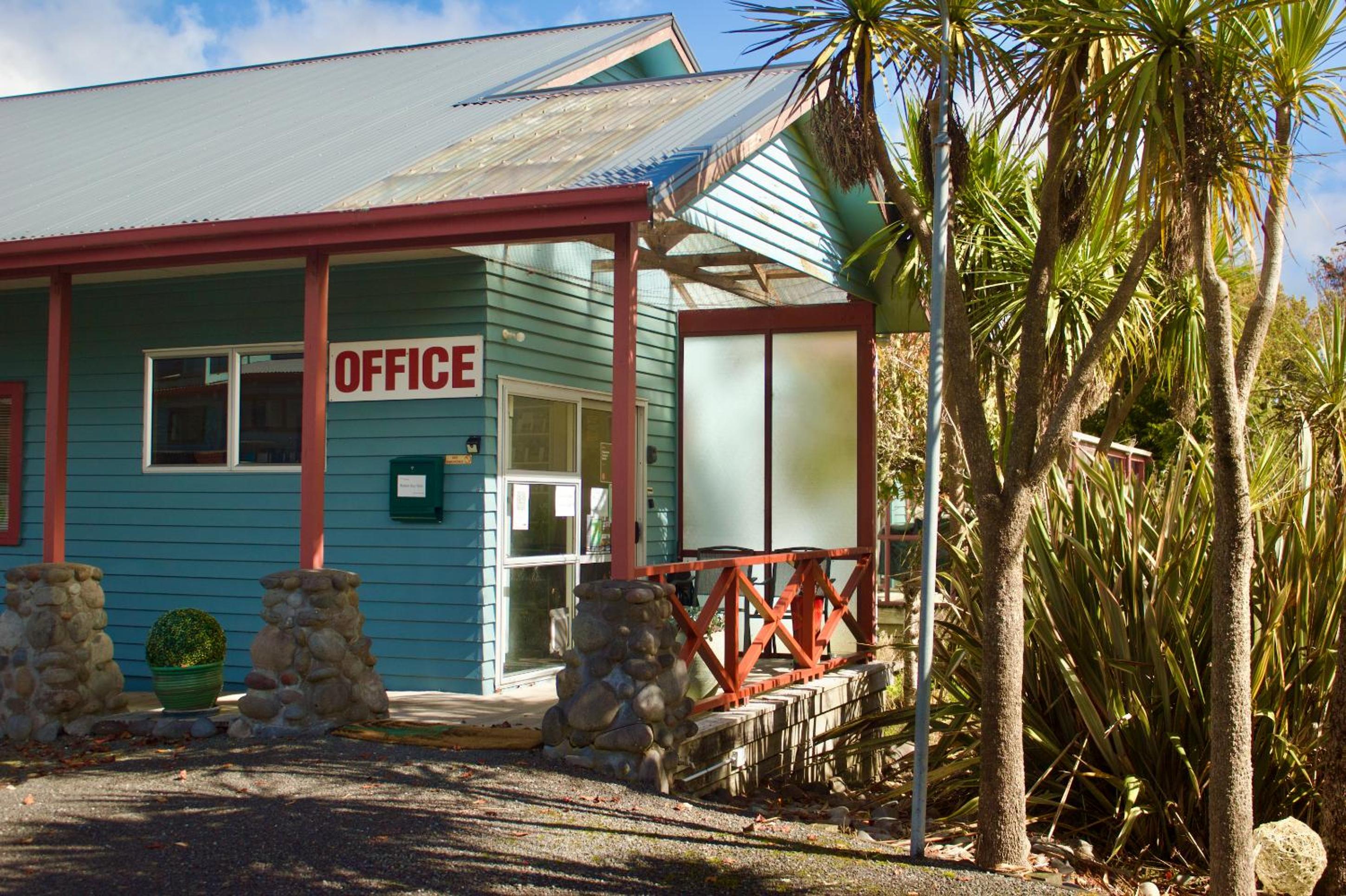 Adventure Lodge and Motels and Tongariro Crossing Track Transport view 5