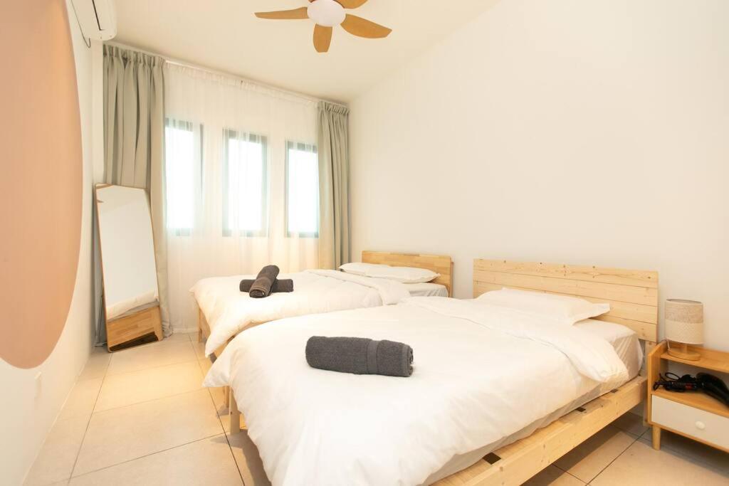 Top floor seaview pent house 3BR 11pax photo 2