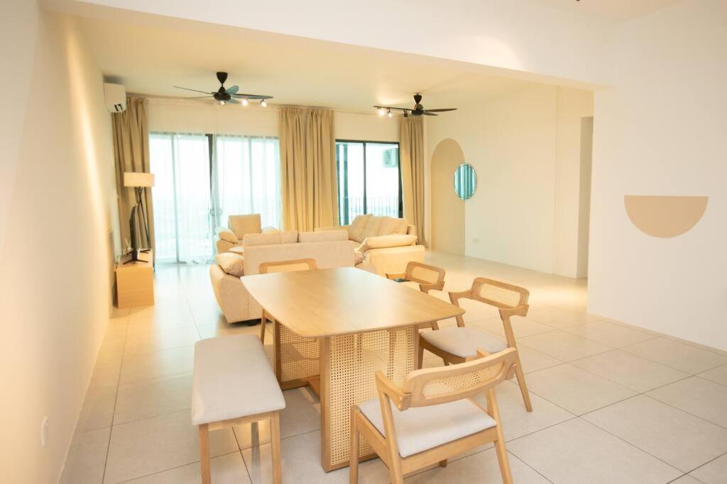 Top floor seaview pent house 3BR 11pax photo 5