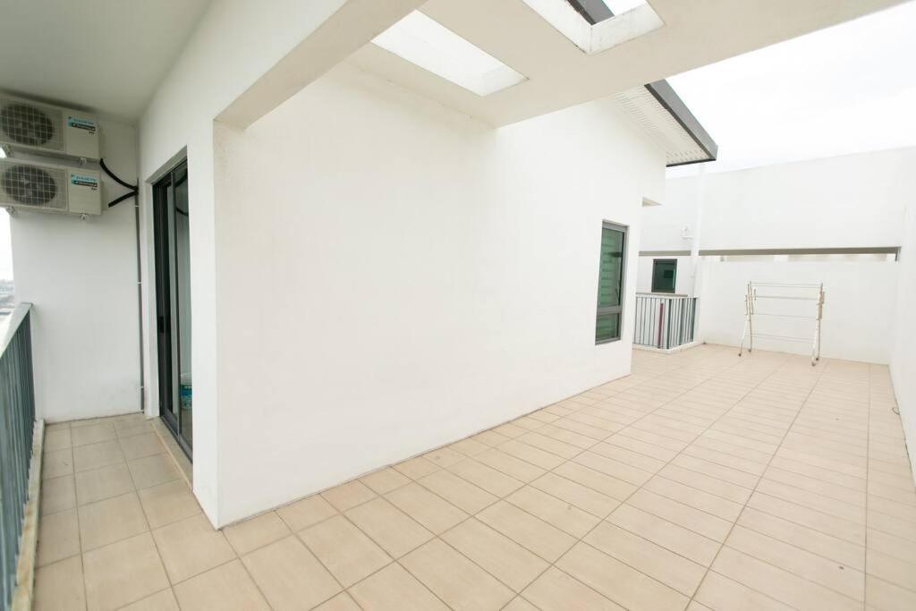 Top floor seaview pent house 3BR 11pax photo 6