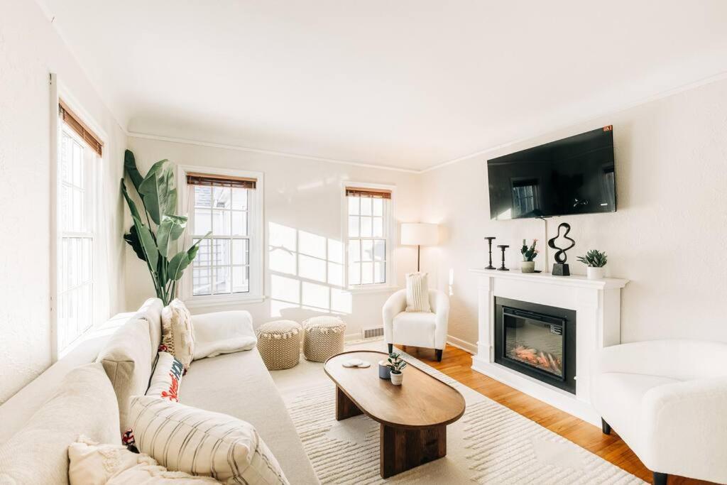 Enchanting and comfy urban cottage with renovated rustic den by Como Park MN State Fair - Property Image 47
