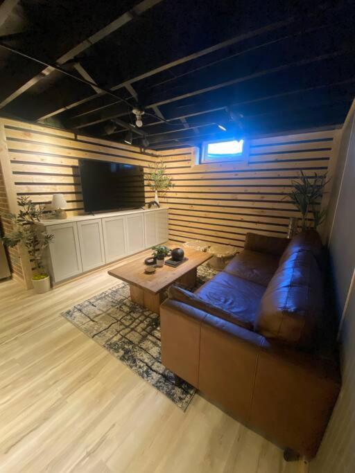Enchanting and comfy urban cottage with renovated rustic den by Como Park MN State Fair - Property Image 37