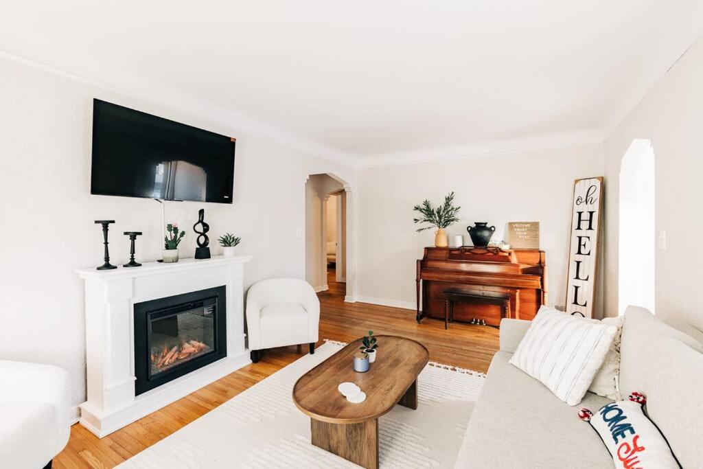 Enchanting and comfy urban cottage with renovated rustic den by Como Park MN State Fair - Property Image 57