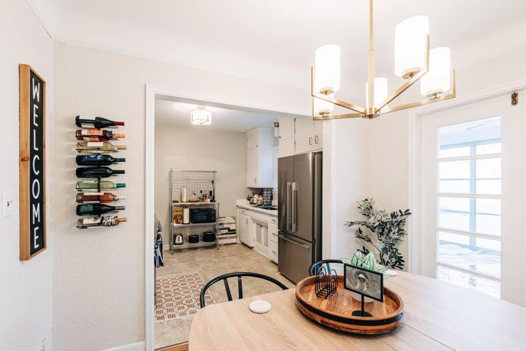 Enchanting and comfy urban cottage with renovated rustic den by Como Park  MN State Fair - Property Image 4