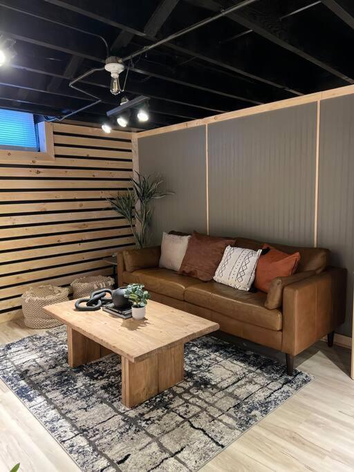 Enchanting and comfy urban cottage with renovated rustic den by Como Park  MN State Fair - Property Image 6
